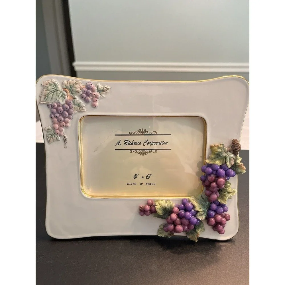 New ~ A Richesco 4x6 Ceramic Picture Picture Frame with Applied Grapes